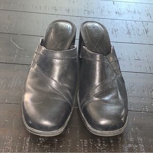 Excellent Preowned Condition Clark’s Shoes Size 8.